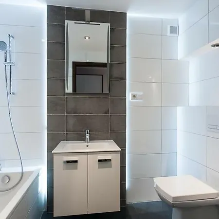 Apartment B&w Ruska